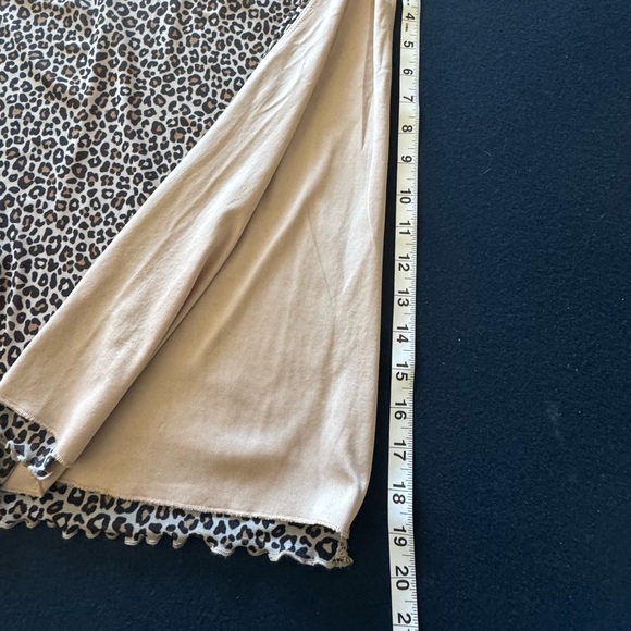 SUPER STYLISH FLATTERING Leopard Print Skirt- fully lined with slit and FUN hem! - Picture 5 of 10